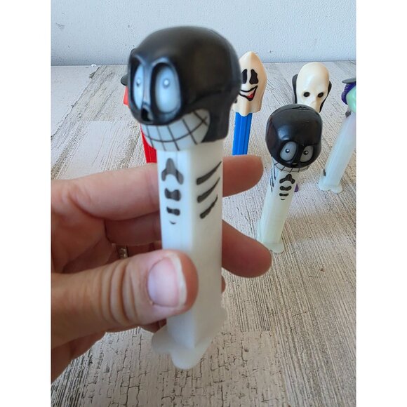 Vintage pez Halloween dispenser fuzzy witch ghost skeleton pumpkin jack-o'-lante - Picture 5 of 12